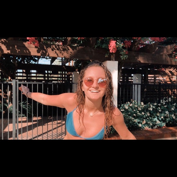 Meet your Posher, Hannah - Picture 3 of 3